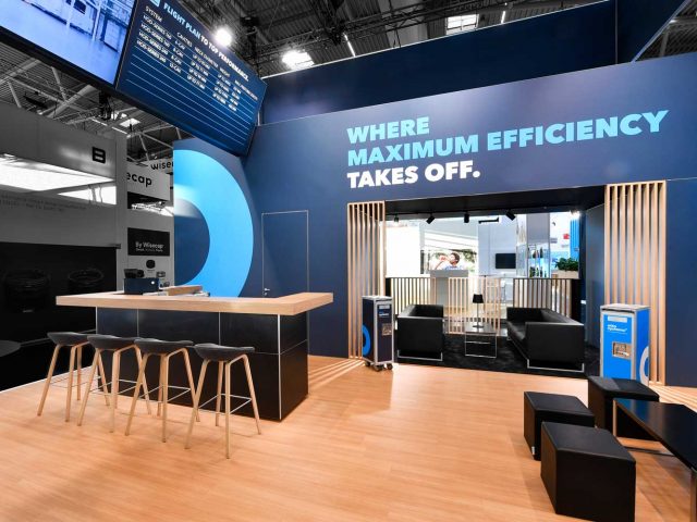 Check-in am Messestand von Otto Systems – unser Flughafen-Flair zum Anfassen!