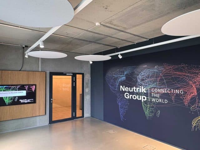 Showroom für Neutrik Group – Elegante Raumgestaltung im „Industrial Style“.